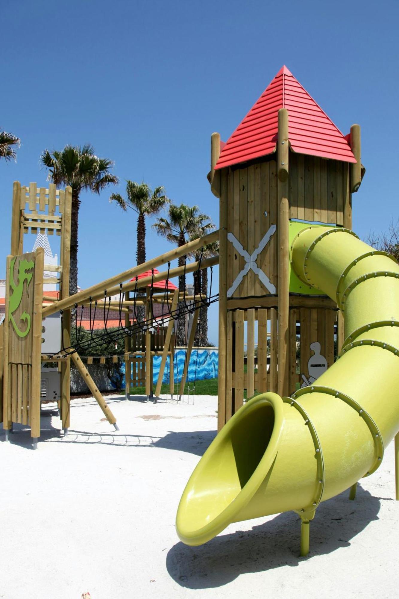 Praia D'El Rey Marriott Golf & Beach Resort Praia del Rei Luaran gambar Playground in Spain