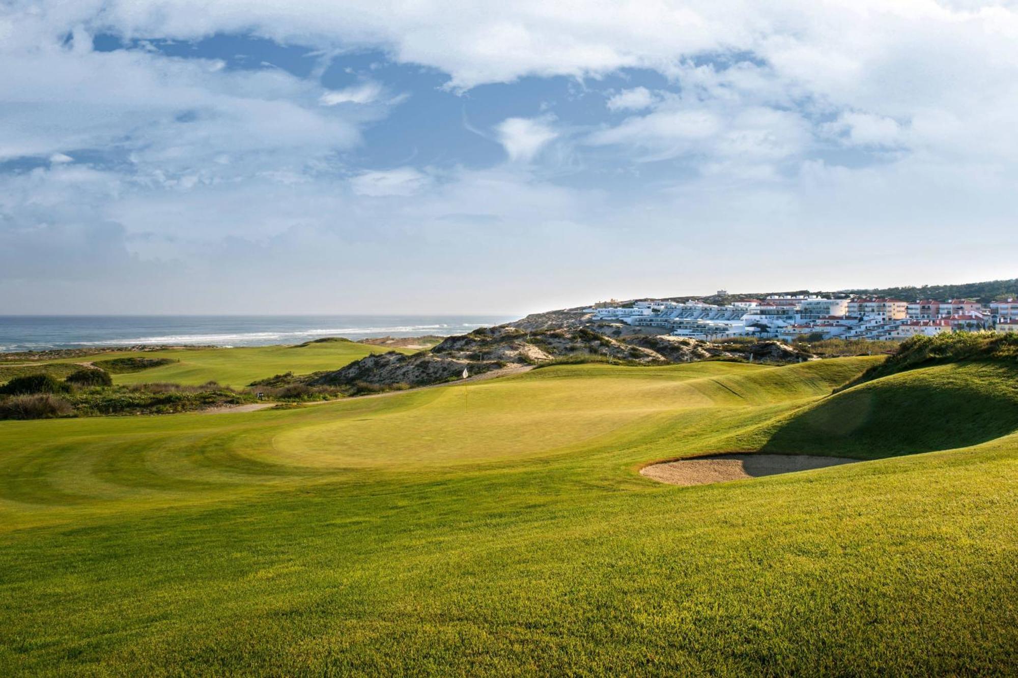 Praia D'El Rey Marriott Golf & Beach Resort Praia del Rei Luaran gambar The 18th green